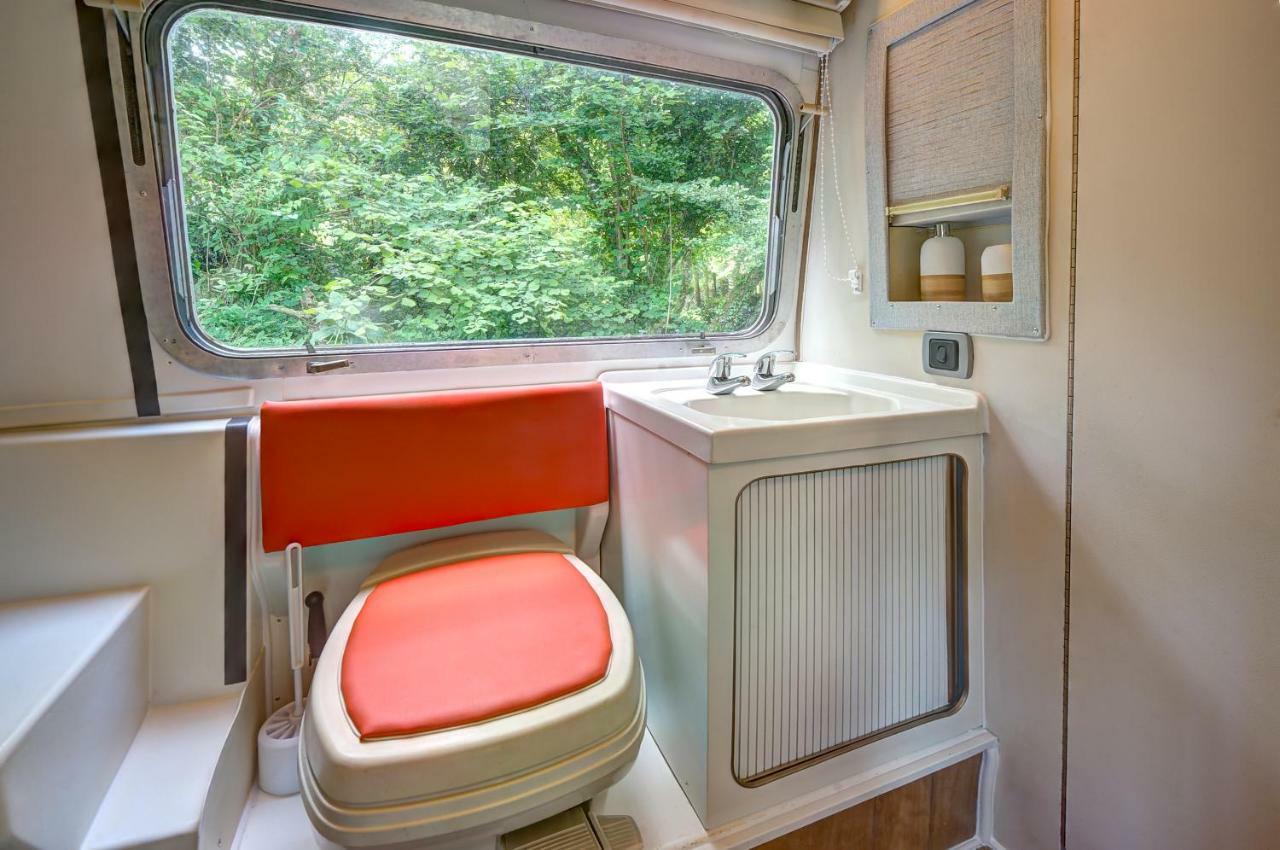 Glamping 1970 American Airstream Motorhome Ponsanooth Exterior foto