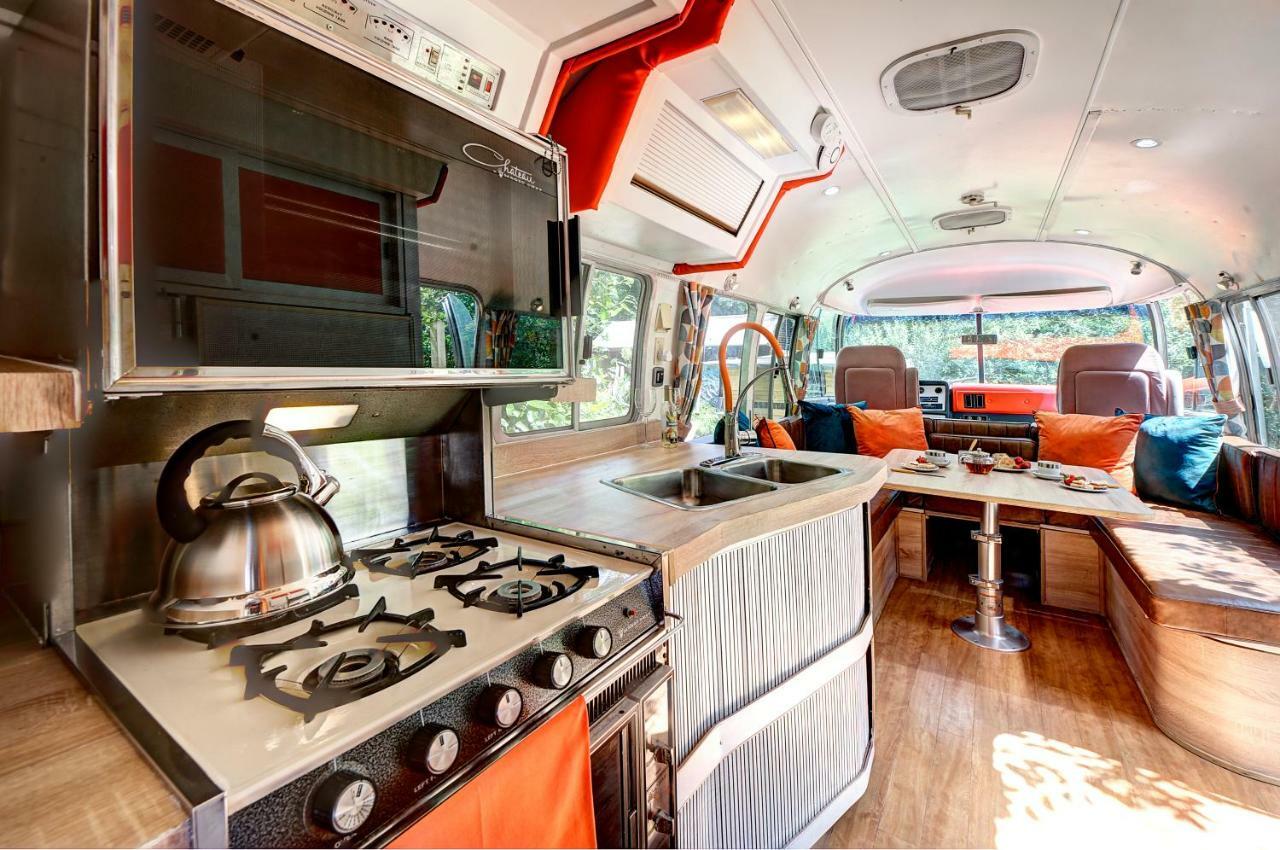 Glamping 1970 American Airstream Motorhome Ponsanooth Exterior foto